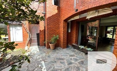 Chalet en venta de 3 dormitorios c/ cochera en Barrio La Florida