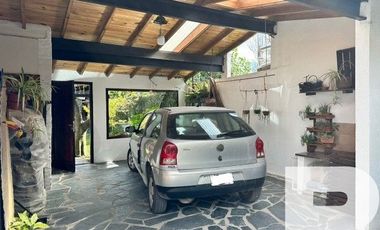 Chalet en venta de 3 dormitorios c/ cochera en Barrio La Florida