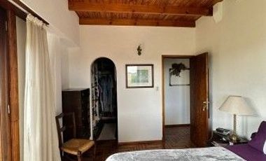 Chalet en venta de 3 dormitorios c/ cochera en Barrio La Florida