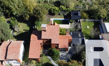 Chalet en venta de 3 dormitorios c/ cochera en Barrio La Florida