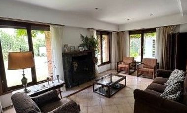Chalet en venta de 3 dormitorios c/ cochera en Barrio La Florida