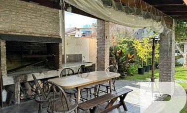 Chalet en venta de 3 dormitorios c/ cochera en Barrio La Florida