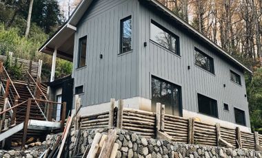 FINA PATAGONIA. Casa en venta de 3 dormitorios c/ cochera en San Martin de los Andes