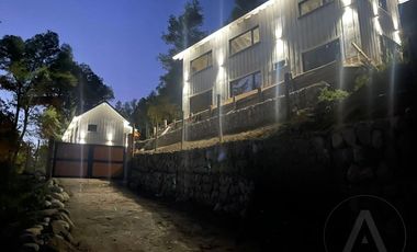 FINA PATAGONIA. Casa en venta de 3 dormitorios c/ cochera en San Martin de los Andes