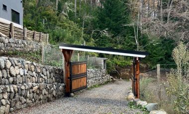 FINA PATAGONIA. Casa en venta de 3 dormitorios c/ cochera en San Martin de los Andes