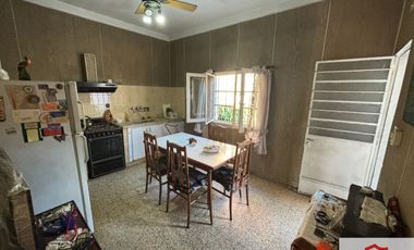 Casa en venta de 2 dormitorios c/ cochera en Ramos Mejía