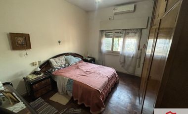 Casa en venta de 2 dormitorios c/ cochera en Ramos Mejía