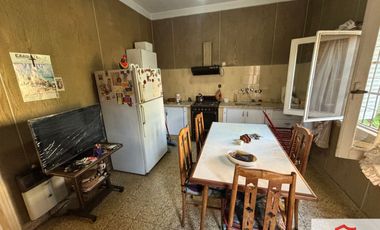 Casa en venta de 2 dormitorios c/ cochera en Ramos Mejía