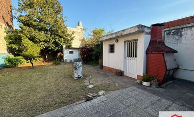 Casa en venta de 2 dormitorios c/ cochera en Ramos Mejía
