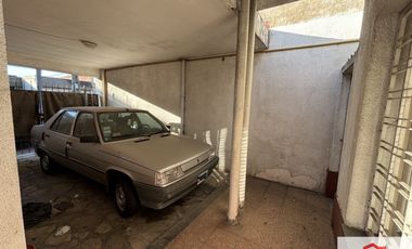 Casa en venta de 2 dormitorios c/ cochera en Ramos Mejía