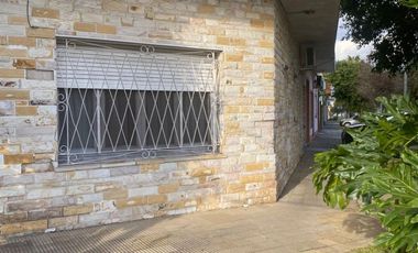 Casa en venta de 2 dormitorios c/ cochera en Ramos Mejía