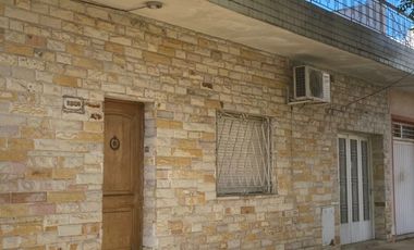 Casa en venta de 2 dormitorios c/ cochera en Ramos Mejía
