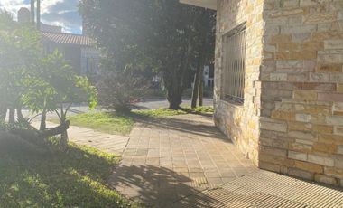 Casa en venta de 2 dormitorios c/ cochera en Ramos Mejía