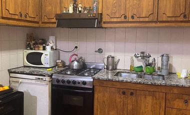 Casa en venta de 2 dormitorios c/ cochera en Ramos Mejía