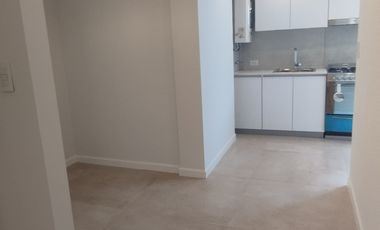 Venta Departamento 3 ambientes con dependencia de servicios y Balcón terraza
