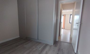 Venta Departamento 3 ambientes con dependencia de servicios y Balcón terraza