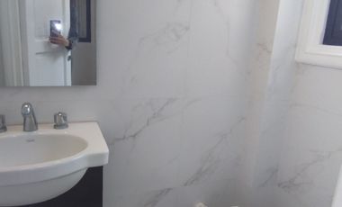 Venta Departamento 3 ambientes con dependencia de servicios y Balcón terraza
