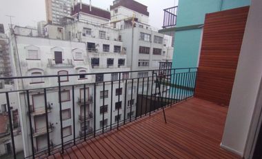 Venta Departamento 3 ambientes con dependencia de servicios y Balcón terraza