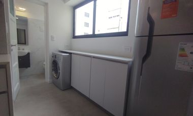 Venta Departamento 3 ambientes con dependencia de servicios y Balcón terraza