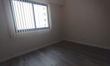 Venta Departamento 3 ambientes con dependencia de servicios y Balcón terraza