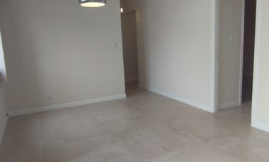 Venta Departamento 3 ambientes con dependencia de servicios y Balcón terraza