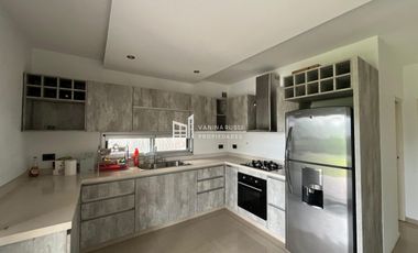 Casa en venta de 4 dormitorios c/ cochera en Haras Santa María