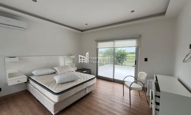 Casa en venta de 4 dormitorios c/ cochera en Haras Santa María