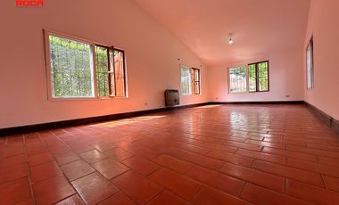 Hermosa Casa en Venta en Barrio Los Perales