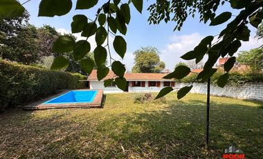 Hermosa Casa en Venta en Barrio Los Perales