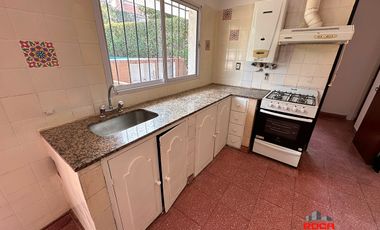 Hermosa Casa en Venta en Barrio Los Perales