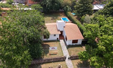 Hermosa Casa en Venta en Barrio Los Perales