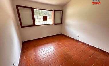 Hermosa Casa en Venta en Barrio Los Perales