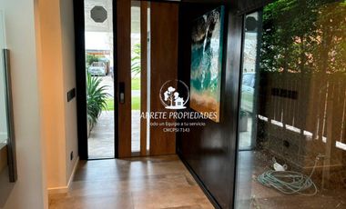Espectacular Casa en venta, Barrio Santa Elena en Pilar del Este.