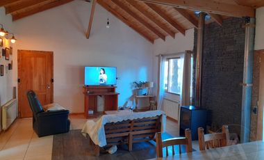 FINA PATAVGONIA. Casa a terminar en venta de 4 dormitorios c/ cochera en San Martín de los Andes.