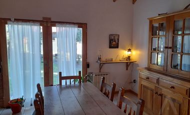 FINA PATAVGONIA. Casa a terminar en venta de 4 dormitorios c/ cochera en San Martín de los Andes.