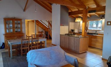 FINA PATAVGONIA. Casa a terminar en venta de 4 dormitorios c/ cochera en San Martín de los Andes.