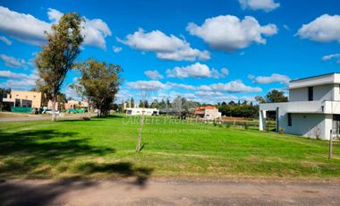 Oportunidad, Unico Lote fondo verde y vista a la laguna, Casuarinas del Pilar.