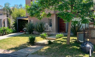 Oportunidad!! Casa venta en Los Olivares, Malvinas. Veni a conocerla!!