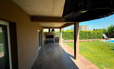 Oportunidad!! Casa venta en Los Olivares, Malvinas. Veni a conocerla!!