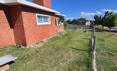 Casa en alquiler temporario de 2 dormitorios c/ cochera en Villa Cura Brochero