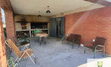 Casa en alquiler temporario de 2 dormitorios c/ cochera en Villa Cura Brochero