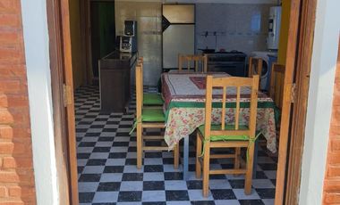 Casa en alquiler temporario de 2 dormitorios c/ cochera en Villa Cura Brochero