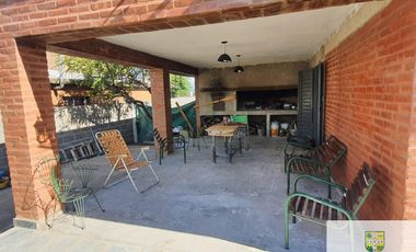 Casa en alquiler temporario de 2 dormitorios c/ cochera en Villa Cura Brochero