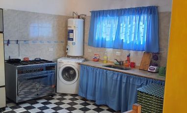 Casa en alquiler temporario de 2 dormitorios c/ cochera en Villa Cura Brochero