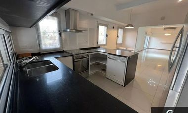 Casa en alquiler de 3 dormitorios c/ cochera en General Rodríguez