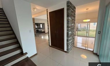 Casa en alquiler de 3 dormitorios c/ cochera en General Rodríguez