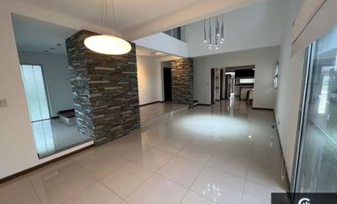 Casa en alquiler de 3 dormitorios c/ cochera en General Rodríguez