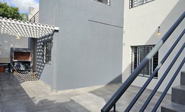 Venta hermoso PH hecho  a nuevo Villa Sarmiento. Acepta permuta menor valor!!!