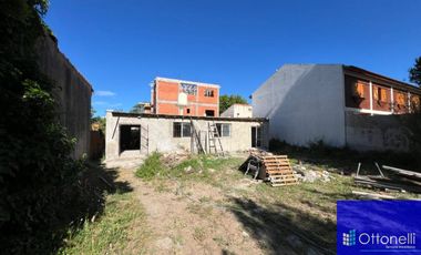Casa en venta de 2 dormitorios c/ cochera en Costa Azul