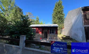 Casa en venta de 2 dormitorios c/ cochera en Costa Azul